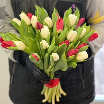 Заказать букет белых и красных тюльпанов недорого с доставкой в по Быково